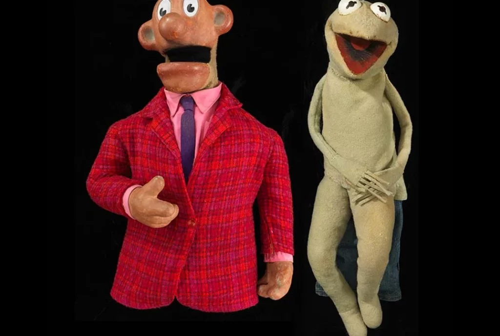 puppets man and frog
